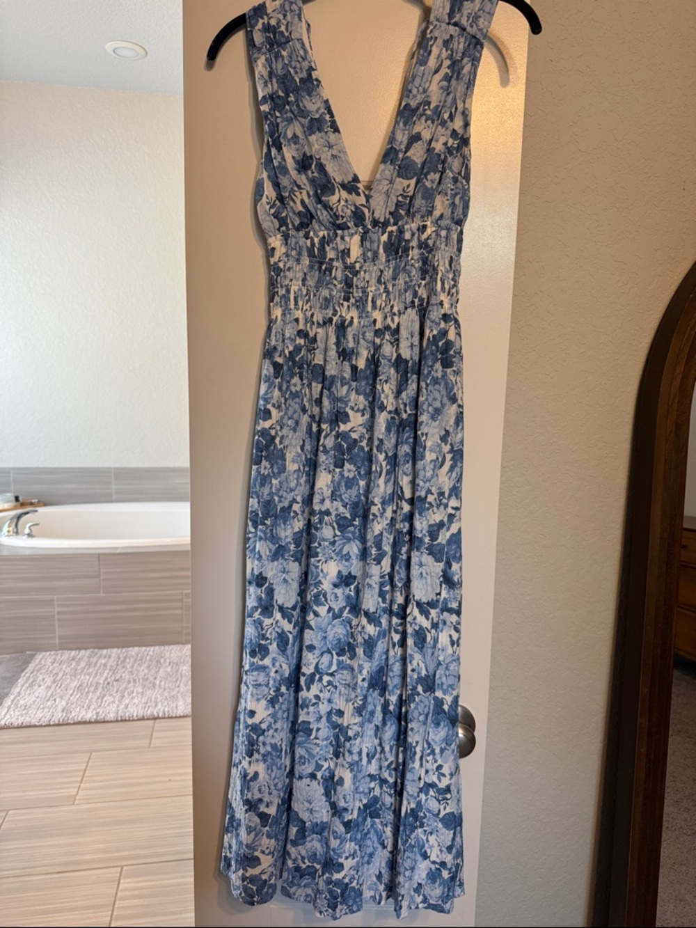 Abercrombie & Fitch Blue and White Floral V-Neck Maxi Dress